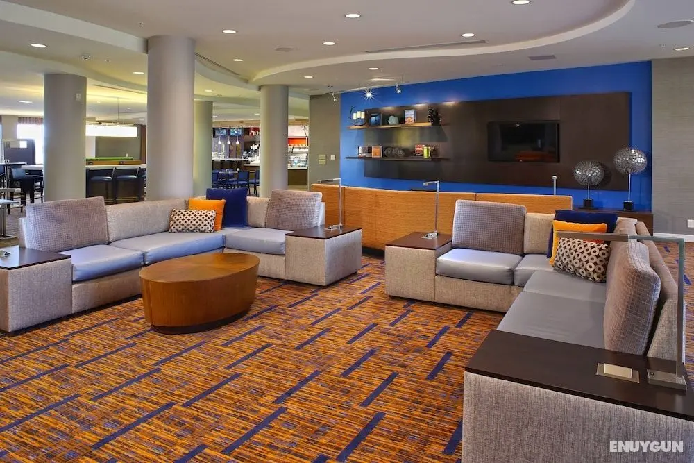 Courtyard by Marriott Hamilton - Lobi