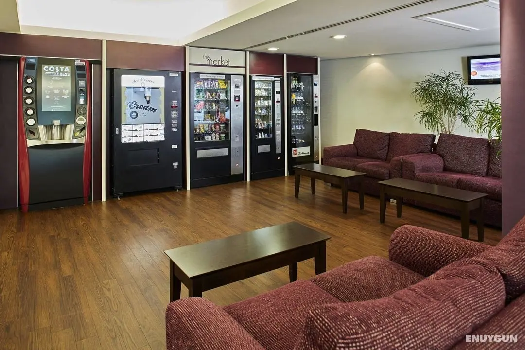 Courtyard by Marriott London Gatwick Airport - Genel