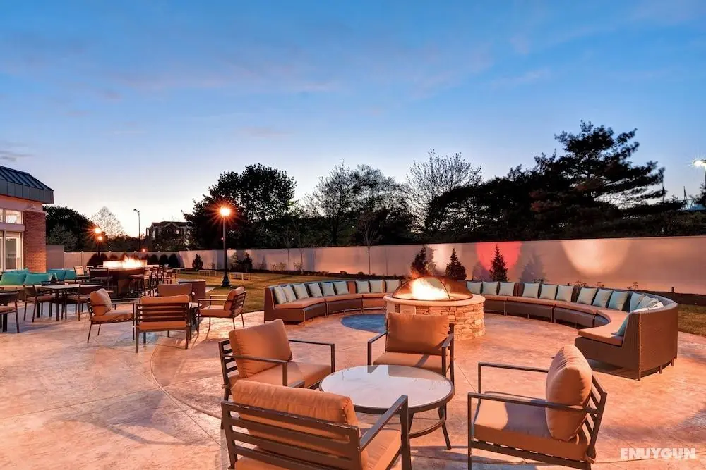 Courtyard by Marriott Long Island Islip/Courthouse Complex - Dış Mekan