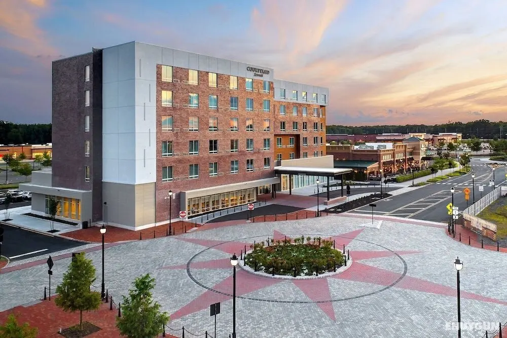 Courtyard by Marriott North Brunswick - Dış Mekan