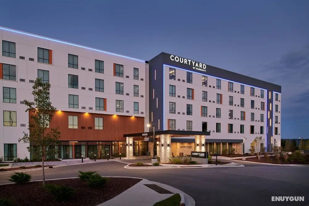 Courtyard by Marriott Petoskey at Victories Square - Dış Mekan
