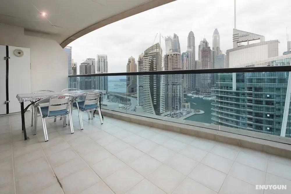 Cozy 1BR in Marina Walk with Balcony - Oda Düzeni