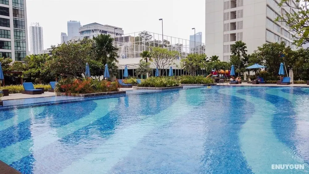 Cozy 1BR with Workspace at Setiabudi Skygarden Apartment - Havuz