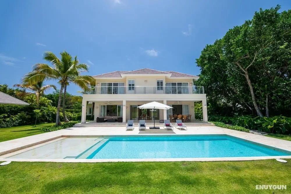 Cozy 5-bedroom Villa With Beaituful Views of La Cana Golf Course - Oda