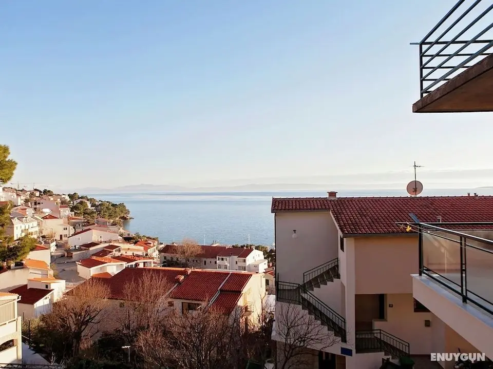 Cozy Apartment with Balcony & Sea View near Beach - Öne Çıkan Resim