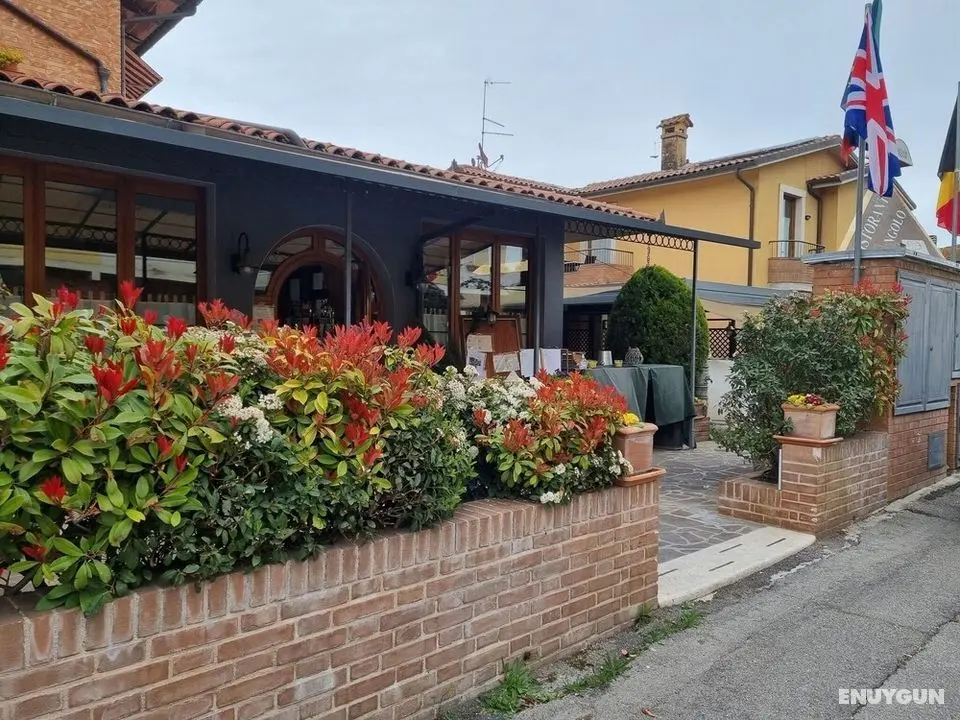Cozy Apartment at the Center of Acquaviva-si - Dış Mekan