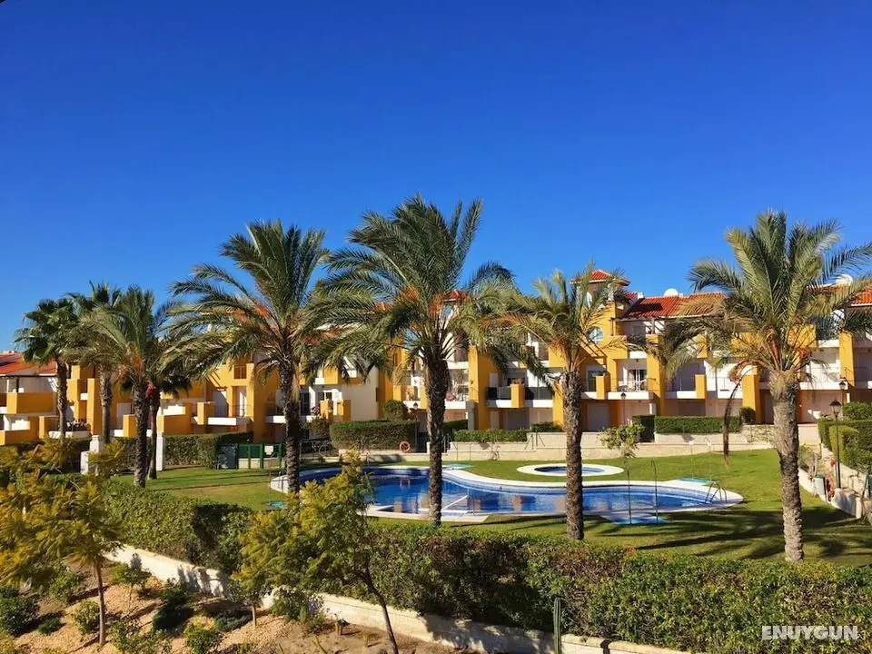 Cozy Apartment near Beach - Dış Mekan
