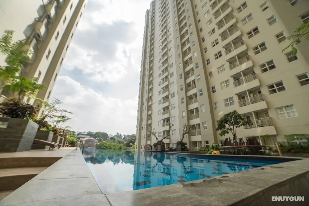 Cozy Apartment at Parahyangan Residence with Direct Access to Swimming Pool - Havuz