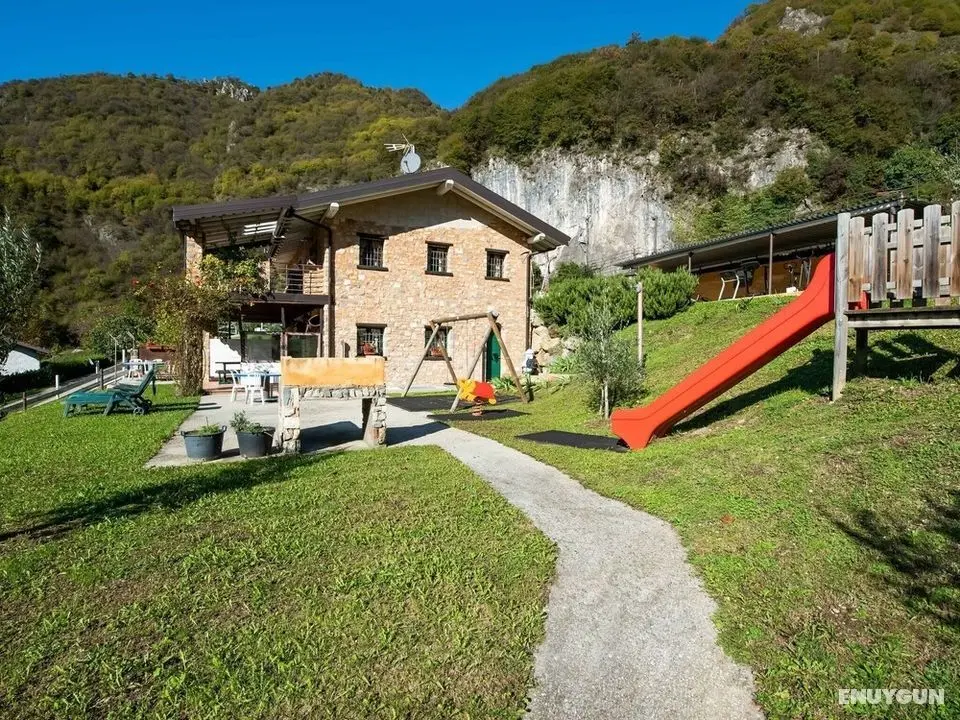 Cozy Chalet at Marone Lake Lombardy With Pool - Dış Mekan