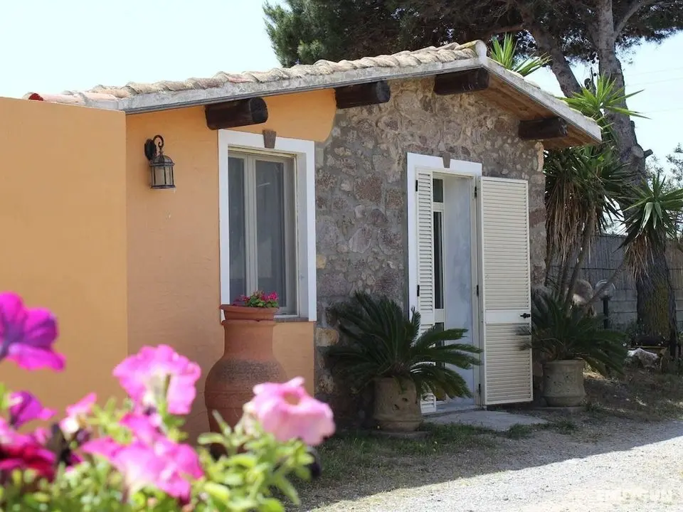Cozy Cottage in Calasetta Sardinia With Garden - Dış Mekan