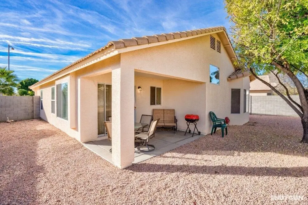 Cozy Hidden Gem - 3BR - 1Den w Backyard - Oda Düzeni