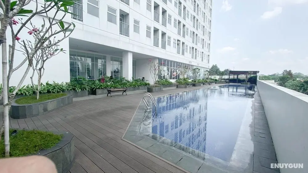 Cozy And Simply Studio At Serpong Garden Apartment - Havuz