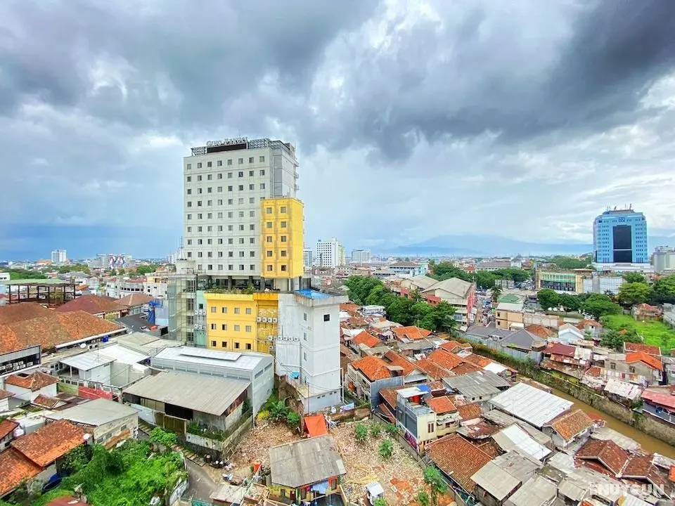 Cozy Stay And Serene Designed 2Br At Braga City Walk Apartment - Oda Manzaraları