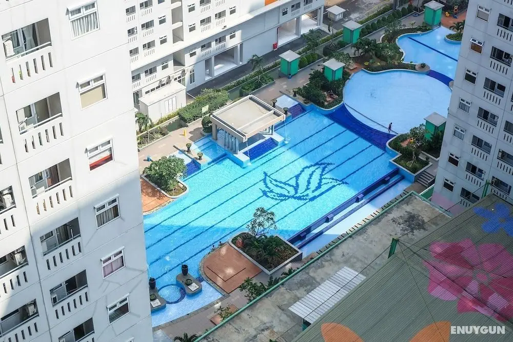 Cozy Studio Apartment Connected to Mall at Green Pramuka - Dış Mekan