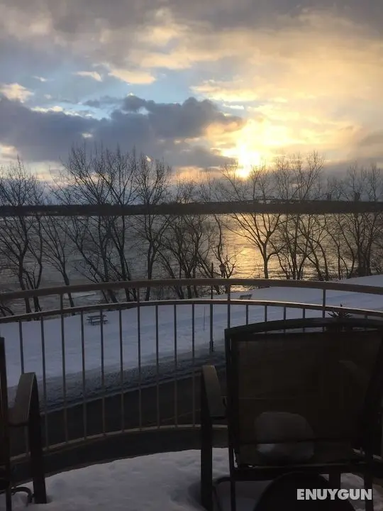 Cozy water front Montreal - Öne Çıkan Resim