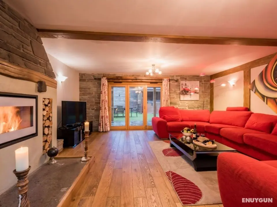 Crai Crai in Crai With 4 Bedrooms and 6 Bathrooms - Oda