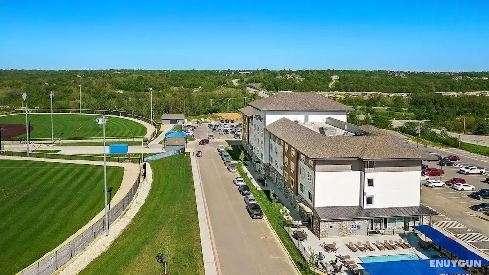 Creekside Hotel Parkville - Dış Mekan