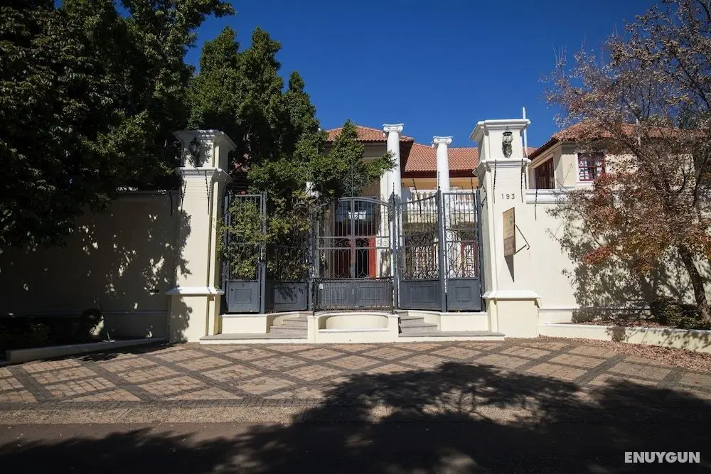 Cricklewood Manor - Öne Çıkan Resim