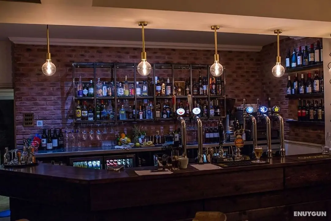 The Crown Hotel - Öne Çıkan Resim
