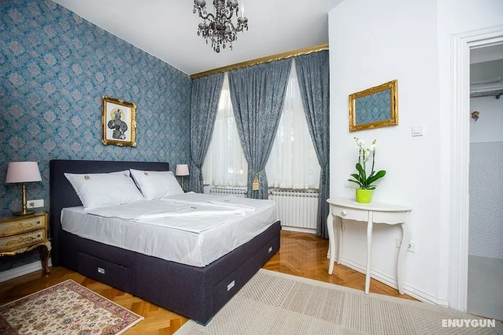 Crown Rooms - Öne Çıkan Resim