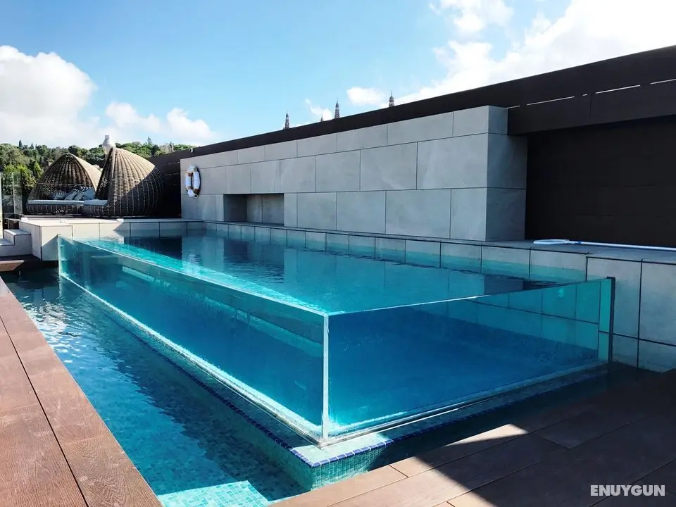 Crowne Plaza Barcelona Fira Center - Havuz
