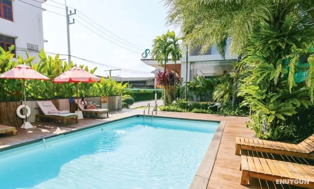 Crystal Jade Hotel - Havuz
