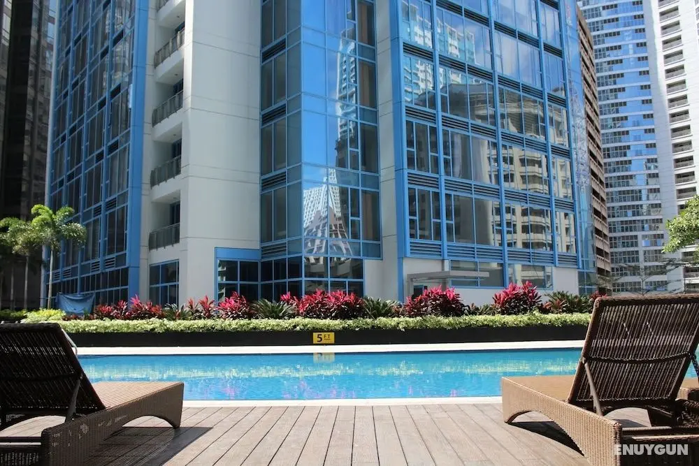 CSuites at Two Central Residences - Öne Çıkan Resim