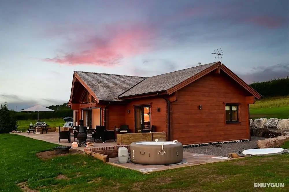 Cuddfan Lodge on a Gorgeous Private Lake - Öne Çıkan Resim