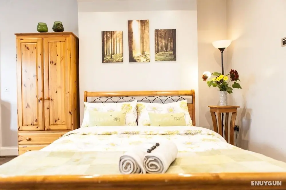 Cyrus House - Öne Çıkan Resim