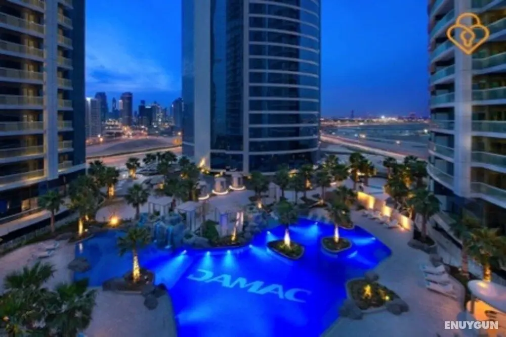 Damac Paramount Two Bedroom - Havuz