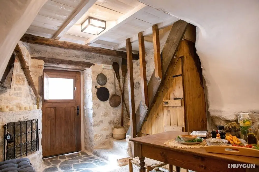 Dandy Villas Tower-Built in 17th century - Lobi