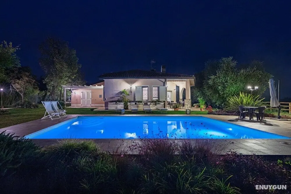 Villa Daniela con Piscina Vista Lago by Wonderful Italy - Oda