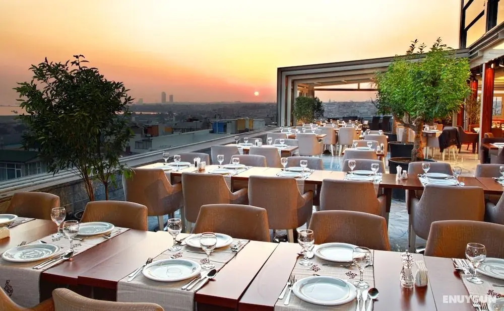 Darkhill Hotel - Öne Çıkan Resim