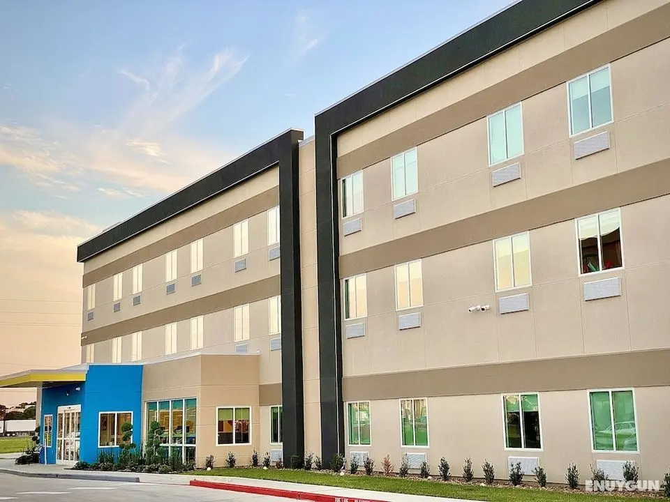 Days Inn & Suites by Wyndham Beaumont West / I-10 & Walden - Dış Mekan