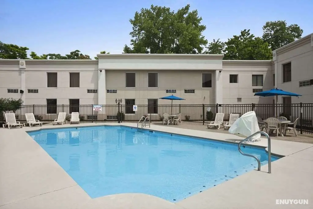 Days Inn & Suites by Wyndham Cincinnati - Genel
