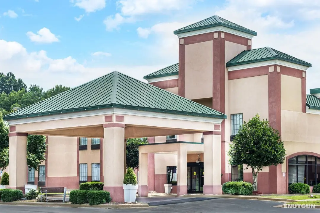 Days Inn & Suites by Wyndham South Boston - Genel