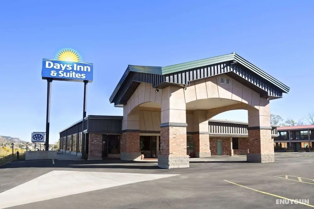 Days Inn & Suites by Wyndham Trinidad - Dış Mekan