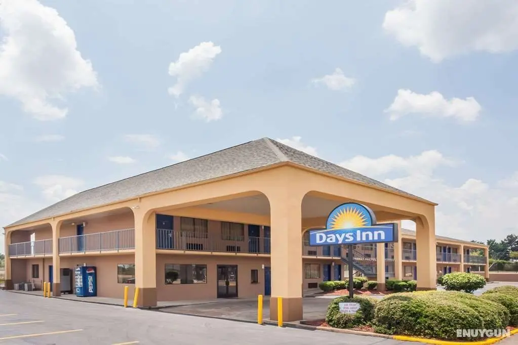 Days Inn by Wyndham Clinton - Genel