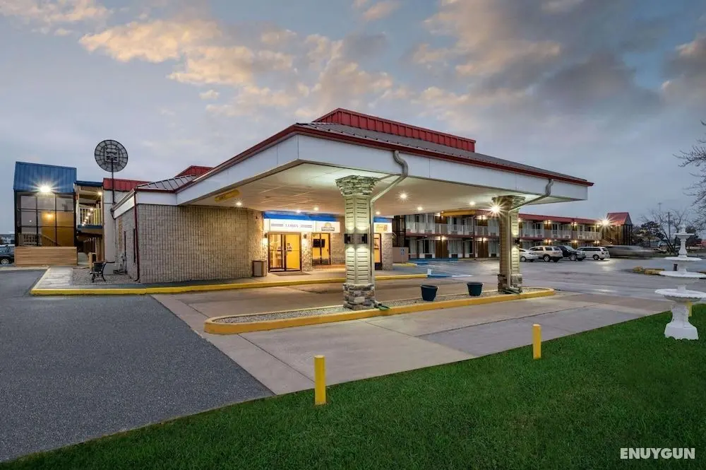 Days Inn by Wyndham Perrysburg/Toledo - Dış Mekan