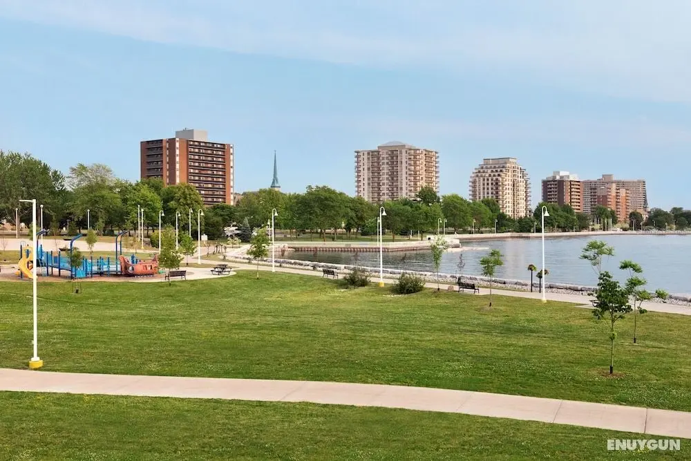 Days Inn by Wyndham Sarnia Harbourfront - Dış Mekanlar
