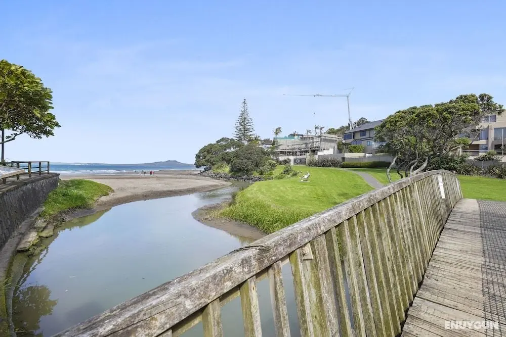 Dazzling Mairangi Bay Retreat Sea Views - Oda Manzaraları
