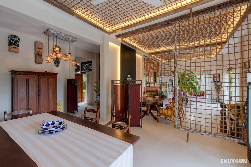 DCanal House - Lobi
