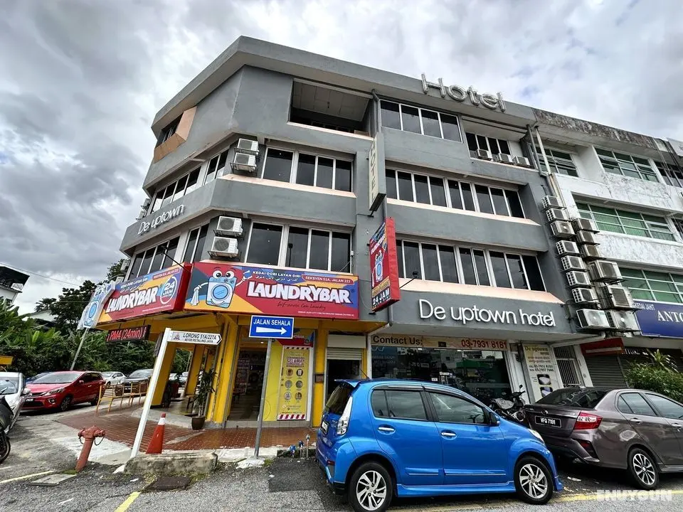 DE UPTOWN HOTEL P J 222 - Dış Mekan