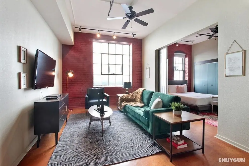 Delightful 2br/2ba Industrial Apt in Nola by Domio - Öne Çıkan Resim