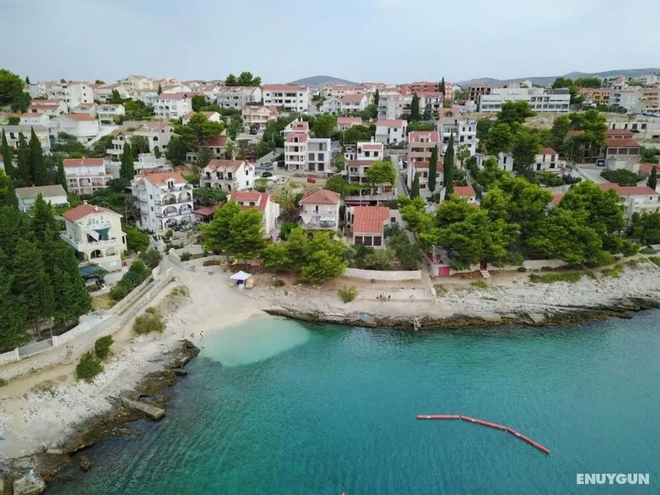 Delightful Apartment With Balcony and Sea View - Dış Mekan