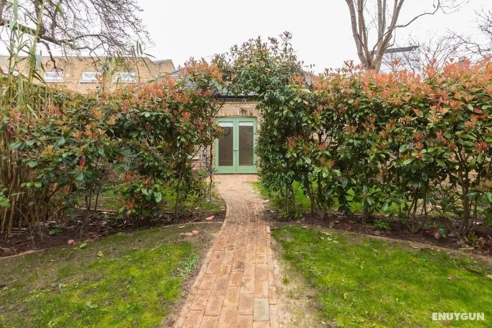 Delightful Cottage for 2 set Within Pretty Garden - Dış Mekan
