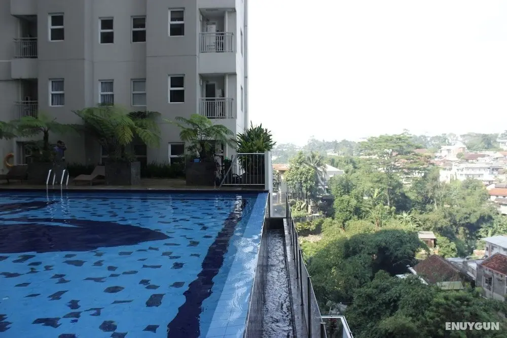 Deluxe 2Br Apartment At Parahyangan Residence - Dış Mekan