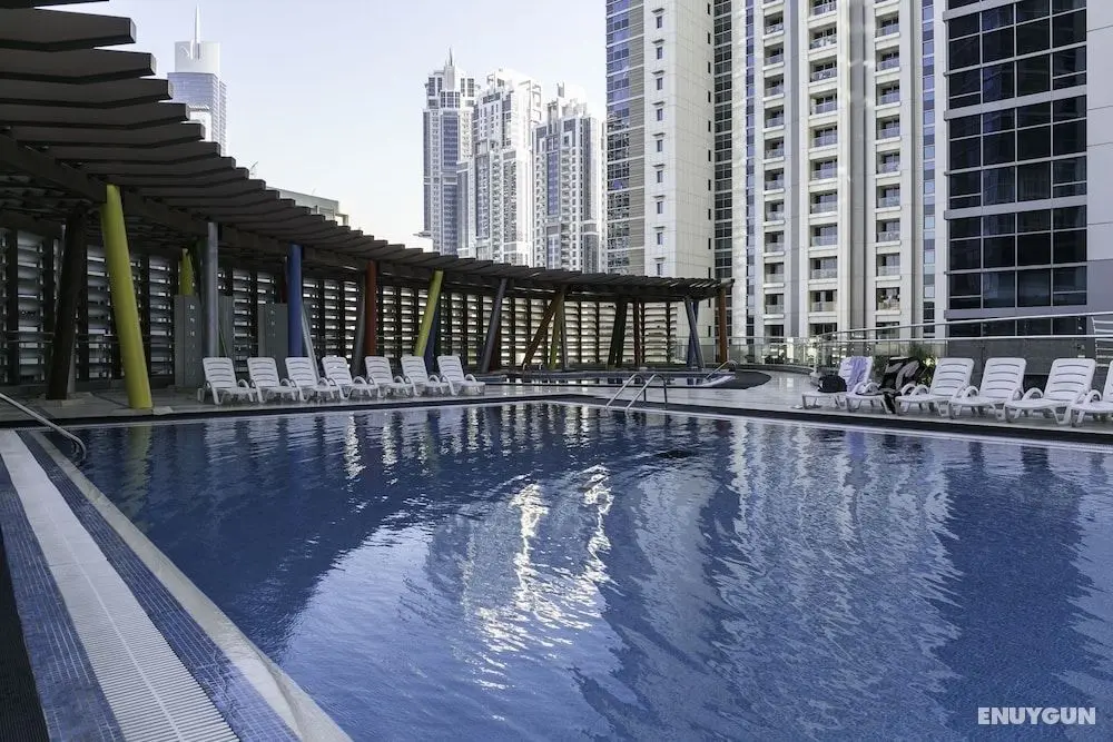 Deluxe Holiday Homes - East Heights 1 - Havuz