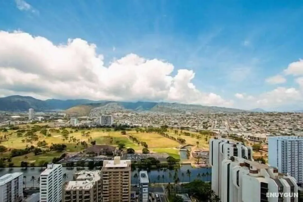 Deluxe Panoramic Mountain View Condo - 37th Floor, Free Parking & Wifi by Redawning - Dış Mekan