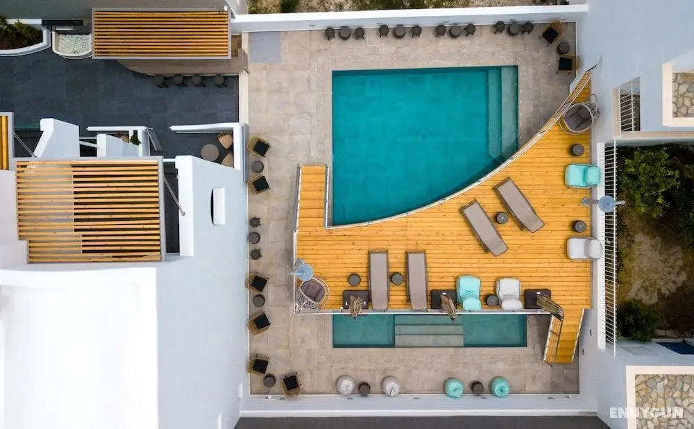 Deluxe Hotel Santorini - Havuz